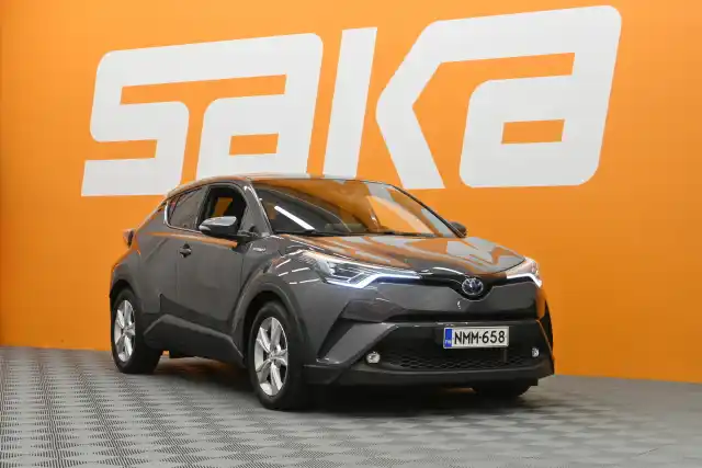 Harmaa Maastoauto, Toyota C-HR – NMM-658