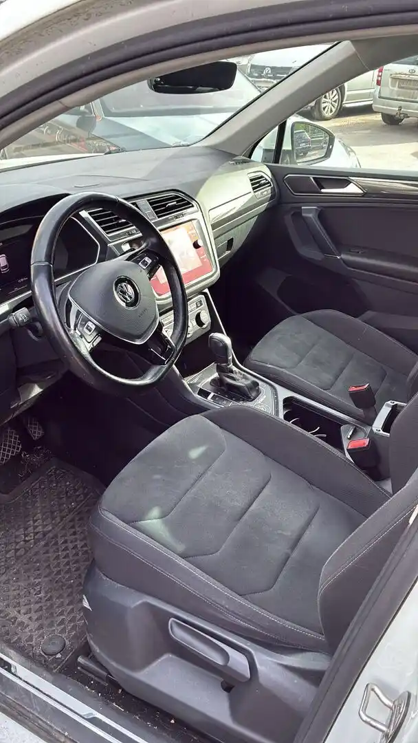 Valkoinen Maastoauto, Volkswagen Tiguan – NMM-685
