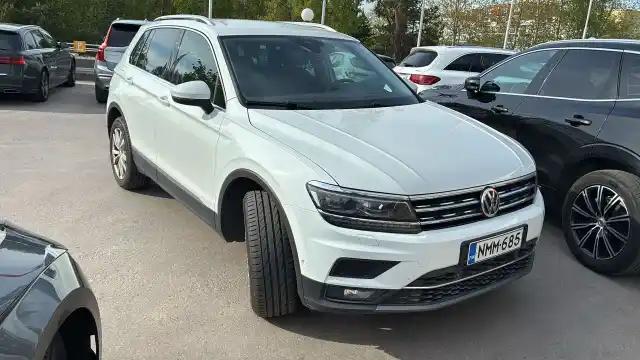 Valkoinen Maastoauto, Volkswagen Tiguan – NMM-685
