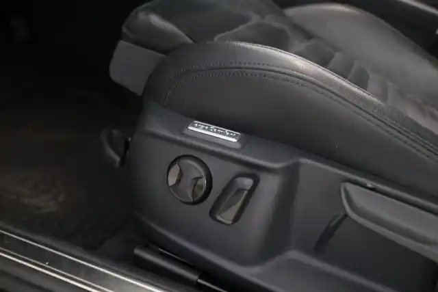 Valkoinen Farmari, Volkswagen Passat – NMM-852