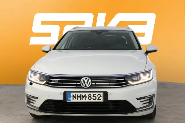 Valkoinen Farmari, Volkswagen Passat – NMM-852