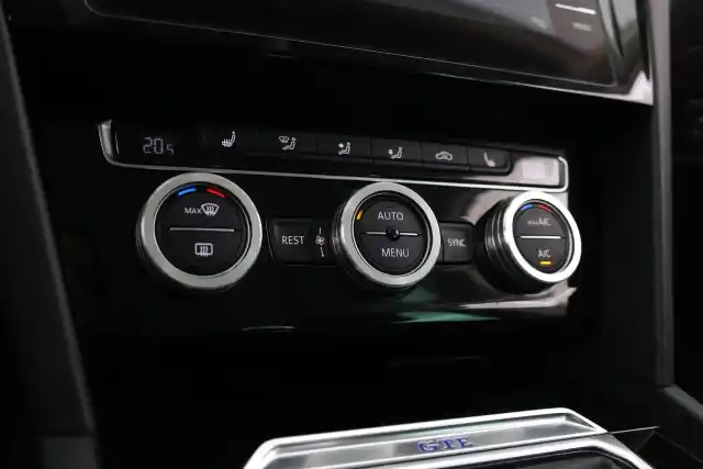 Valkoinen Farmari, Volkswagen Passat – NMM-852