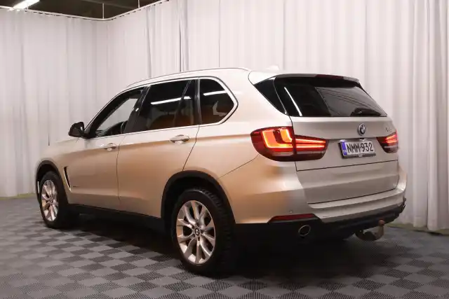 Harmaa Maastoauto, BMW X5 – NMM-932