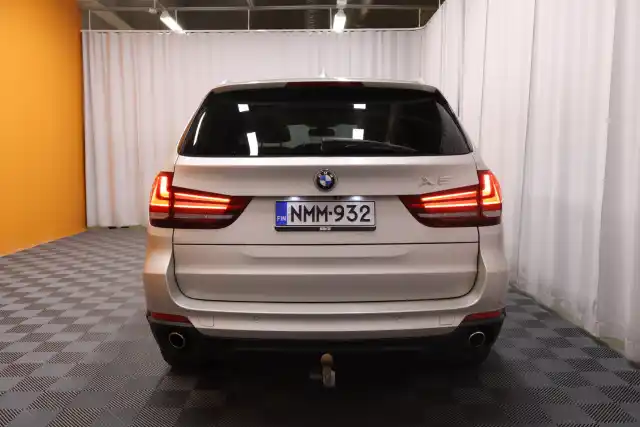 Harmaa Maastoauto, BMW X5 – NMM-932