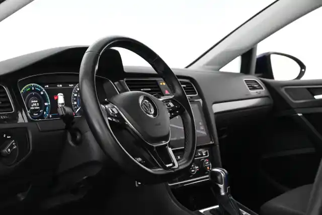 Sininen Viistoperä, Volkswagen Golf – NMN-143