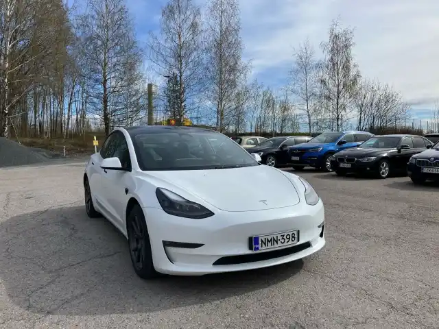 Valkoinen Sedan, Tesla Model 3 – NMN-398