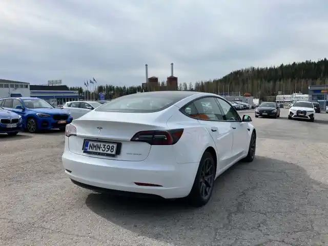 Valkoinen Sedan, Tesla Model 3 – NMN-398