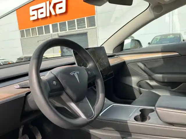 Valkoinen Sedan, Tesla Model 3 – NMN-398