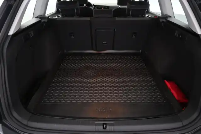 Harmaa Farmari, Volkswagen Golf – NMN-641