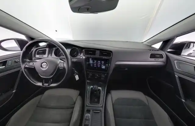 Harmaa Farmari, Volkswagen Golf – NMN-641