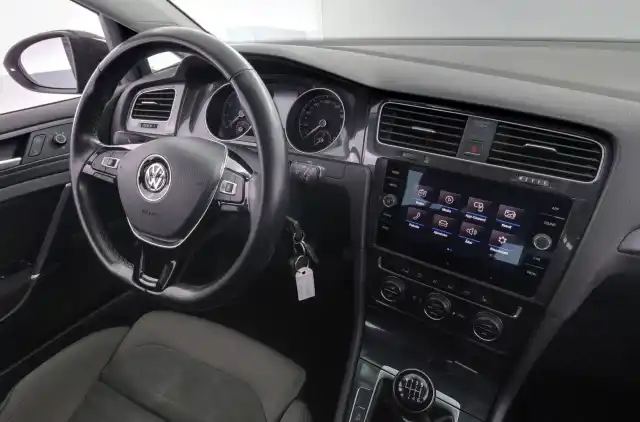 Harmaa Farmari, Volkswagen Golf – NMN-641