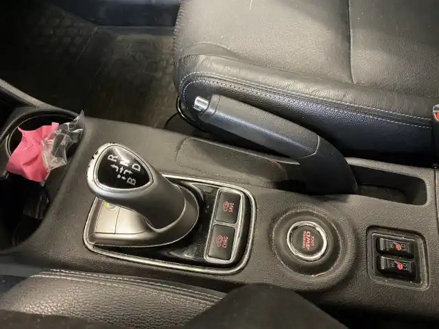 Sininen Maastoauto, Mitsubishi OUTLANDER PHEV – NMN-701
