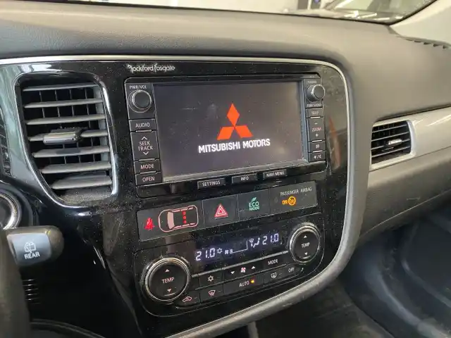 Sininen Maastoauto, Mitsubishi OUTLANDER PHEV – NMN-701