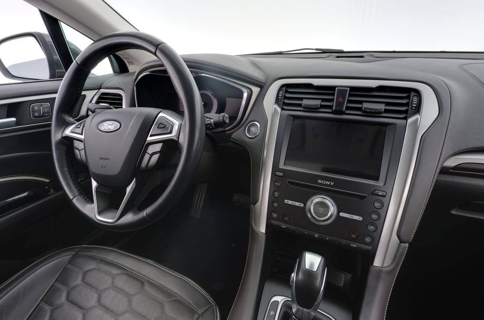 Harmaa Farmari, Ford Mondeo – NMN-928