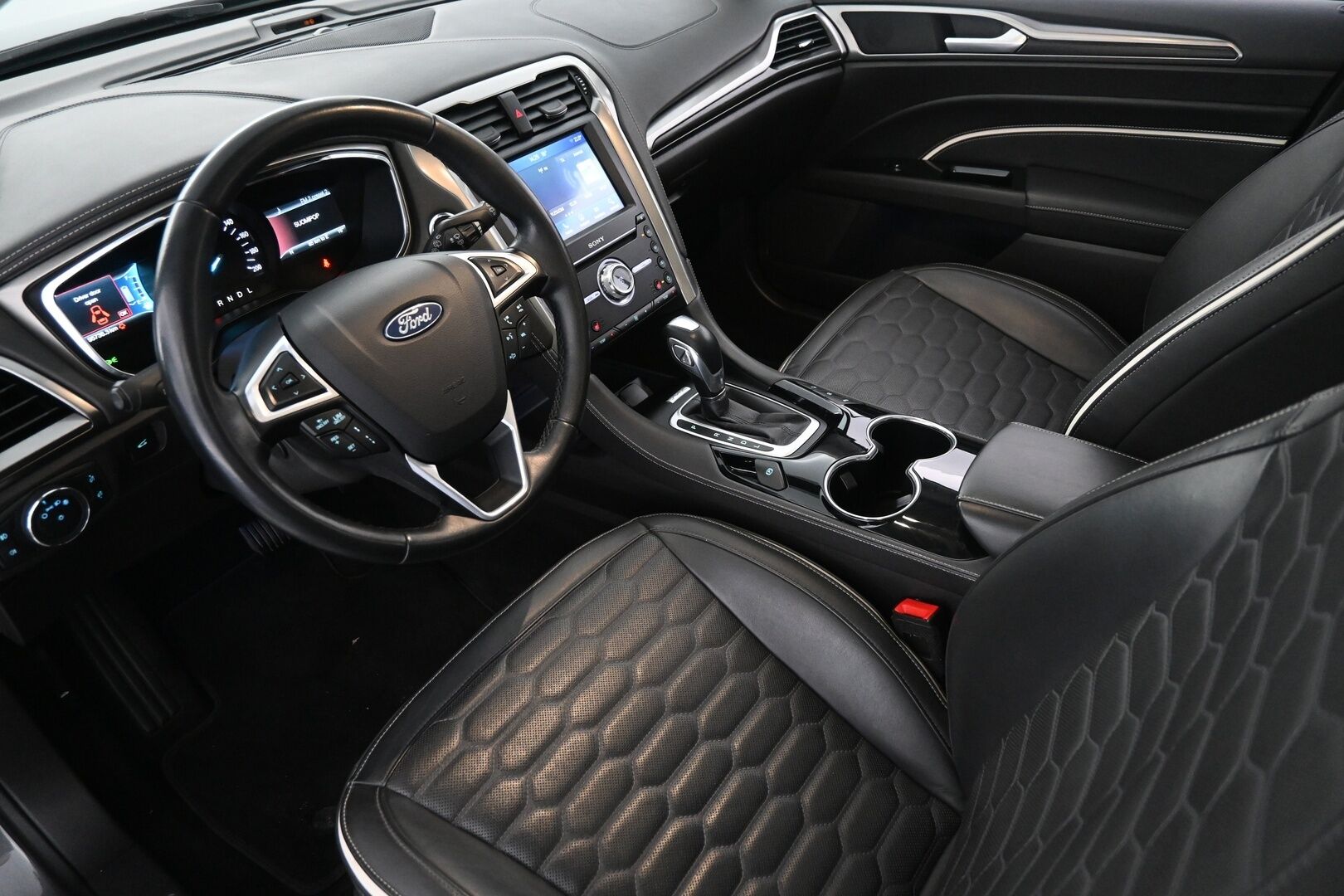 Harmaa Farmari, Ford Mondeo – NMN-928
