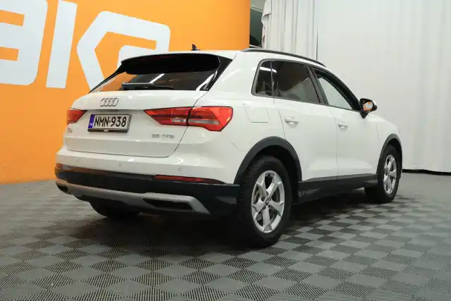 Valkoinen Maastoauto, Audi Q3 – NMN-938