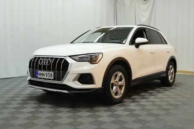 Valkoinen Maastoauto, Audi Q3 – NMN-938