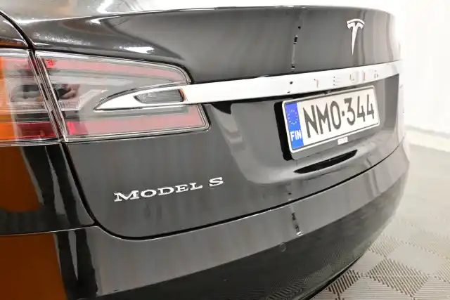 Musta Sedan, Tesla Model S – NMO-344