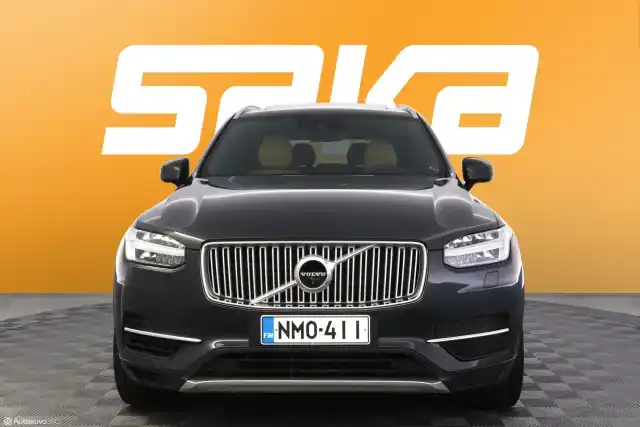Harmaa Maastoauto, Volvo XC90 – NMO-411