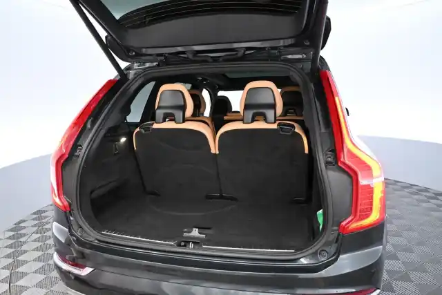 Harmaa Maastoauto, Volvo XC90 – NMO-411