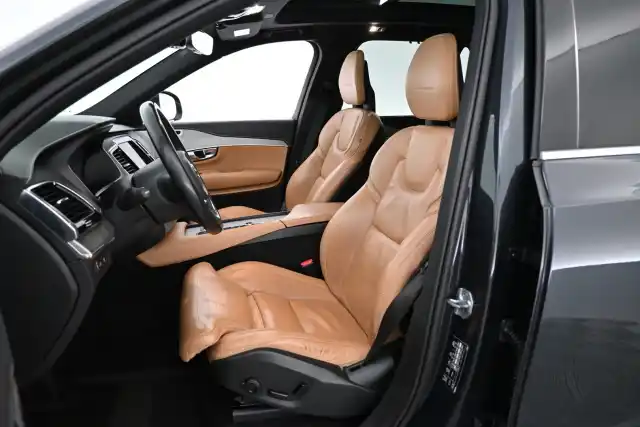 Harmaa Maastoauto, Volvo XC90 – NMO-411