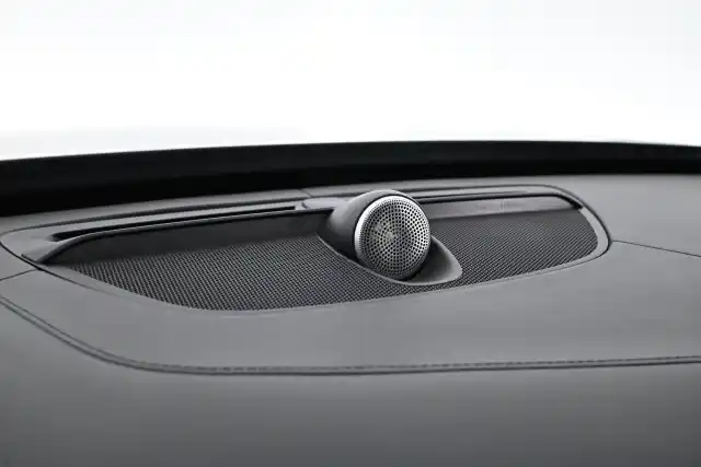 Harmaa Maastoauto, Volvo XC90 – NMO-411