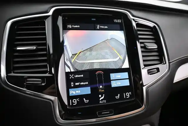 Harmaa Maastoauto, Volvo XC90 – NMO-411
