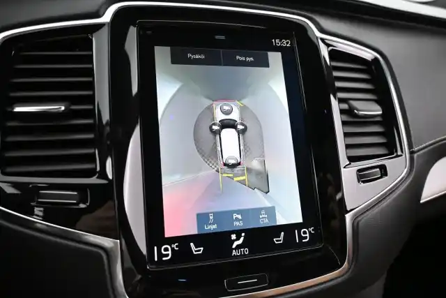 Harmaa Maastoauto, Volvo XC90 – NMO-411