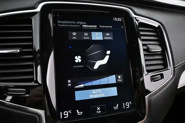 Harmaa Maastoauto, Volvo XC90 – NMO-411