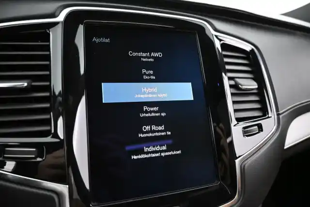 Harmaa Maastoauto, Volvo XC90 – NMO-411