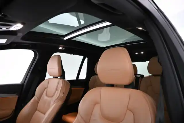 Harmaa Maastoauto, Volvo XC90 – NMO-411