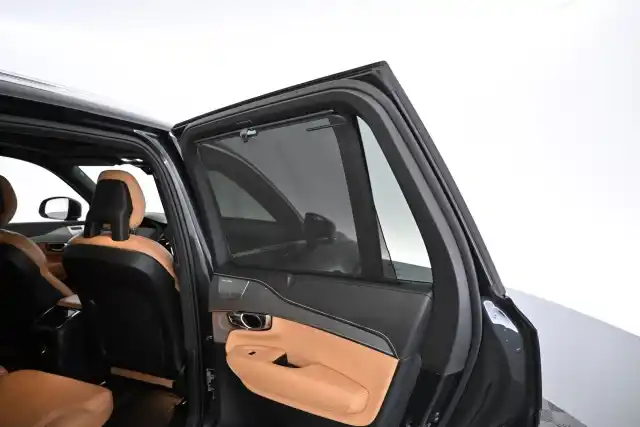 Harmaa Maastoauto, Volvo XC90 – NMO-411