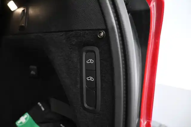 Harmaa Maastoauto, Volvo XC90 – NMO-411