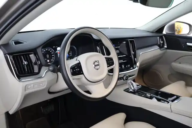 Harmaa Farmari, Volvo V60 – NMO-613