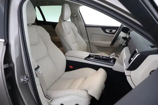 Harmaa Farmari, Volvo V60 – NMO-613