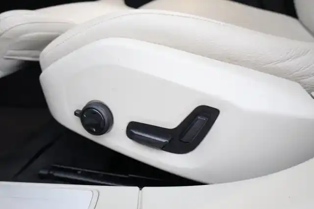 Harmaa Farmari, Volvo V60 – NMO-613