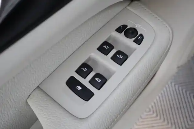 Harmaa Farmari, Volvo V60 – NMO-613