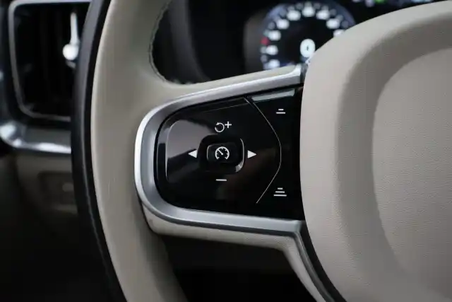 Harmaa Farmari, Volvo V60 – NMO-613