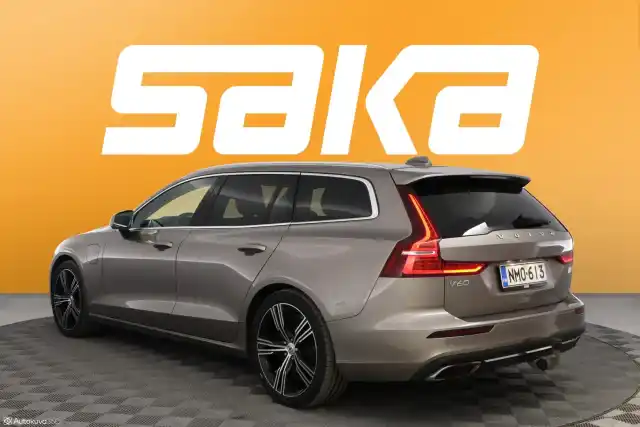 Harmaa Farmari, Volvo V60 – NMO-613
