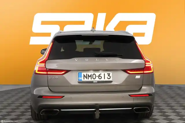 Harmaa Farmari, Volvo V60 – NMO-613