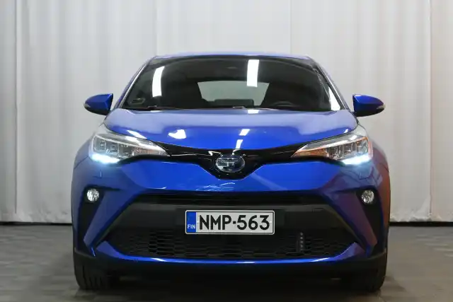 Sininen Maastoauto, Toyota C-HR – NMP-563