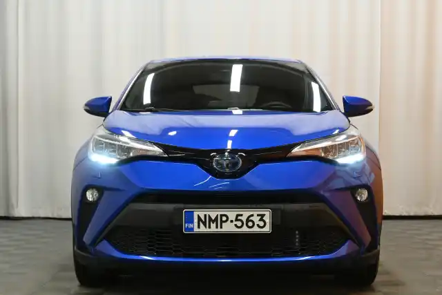 Sininen Maastoauto, Toyota C-HR – NMP-563