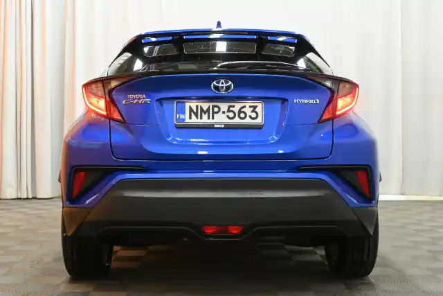 Sininen Maastoauto, Toyota C-HR – NMP-563