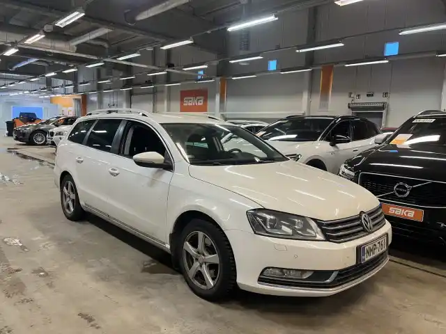 Valkoinen Farmari, Volkswagen Passat – NMP-761