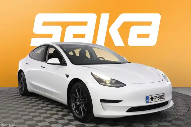 Valkoinen Sedan, Tesla Model 3 – NMP-882