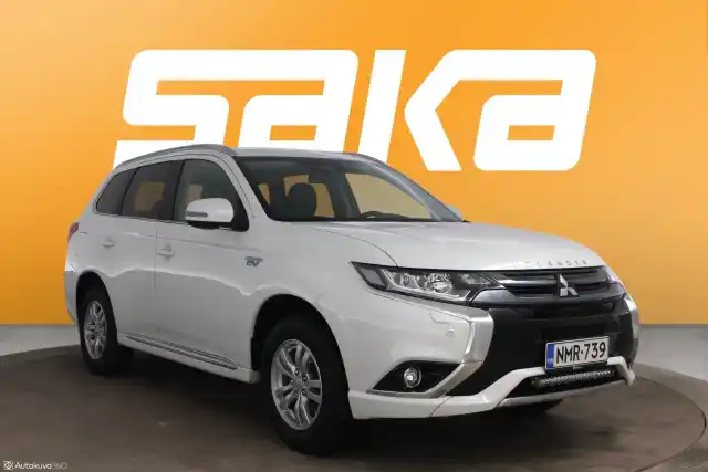 Valkoinen Maastoauto, Mitsubishi OUTLANDER PHEV – NMR-739