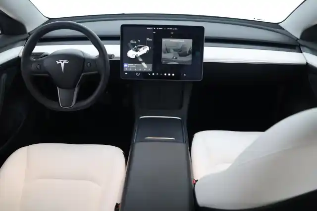 Valkoinen Sedan, Tesla Model 3 – NMS-344