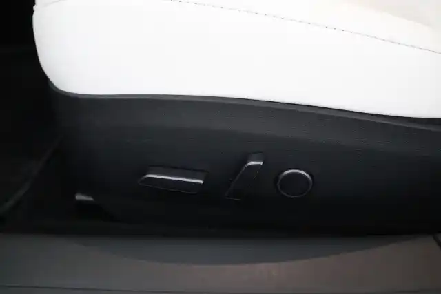 Valkoinen Sedan, Tesla Model 3 – NMS-344