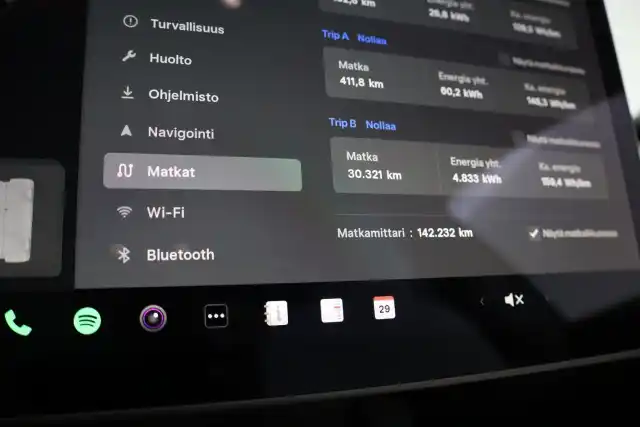 Valkoinen Sedan, Tesla Model 3 – NMS-344