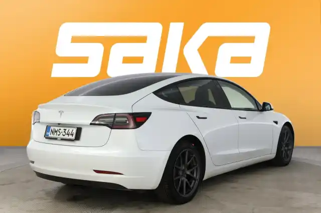 Valkoinen Sedan, Tesla Model 3 – NMS-344